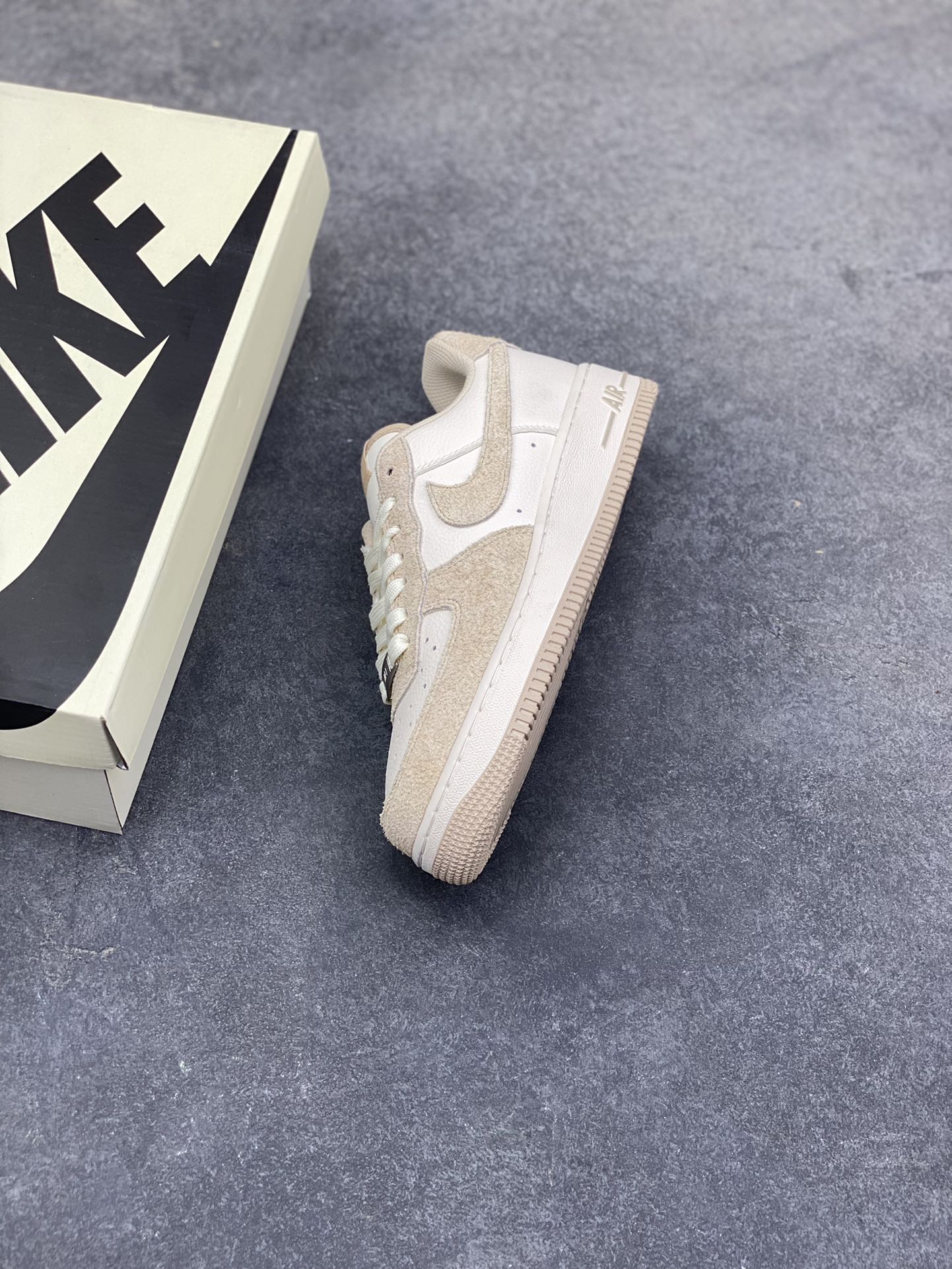 图片[7]-NIke Air Force 1 ‘07 Low 空军一号低帮 运动鞋 休闲鞋 折边针车 工艺难度大 原楦头原纸板 原装鞋盒 定制五金配件 内置全掌气垫 原厂鞋底 货号：HQ3905-001 尺码：36 36.5 37.5 38 38.5 39 40 40.5 41 42 42.5 43 44 44.5 45-选品中心