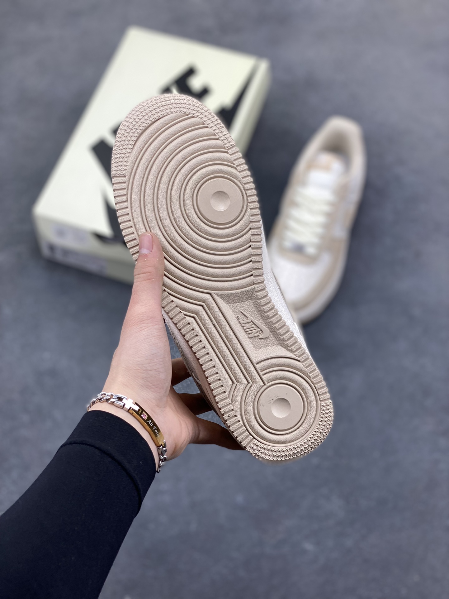 图片[5]-NIke Air Force 1 ‘07 Low 空军一号低帮 运动鞋 休闲鞋 折边针车 工艺难度大 原楦头原纸板 原装鞋盒 定制五金配件 内置全掌气垫 原厂鞋底 货号：HQ3905-001 尺码：36 36.5 37.5 38 38.5 39 40 40.5 41 42 42.5 43 44 44.5 45-选品中心