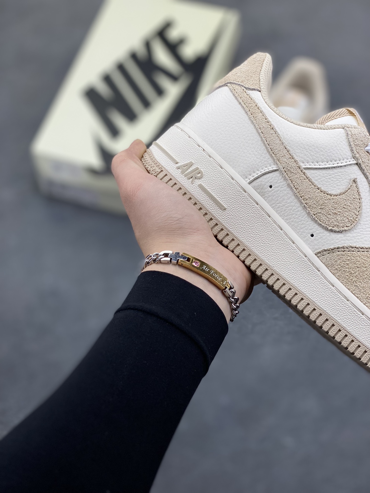 图片[6]-NIke Air Force 1 ‘07 Low 空军一号低帮 运动鞋 休闲鞋 折边针车 工艺难度大 原楦头原纸板 原装鞋盒 定制五金配件 内置全掌气垫 原厂鞋底 货号：HQ3905-001 尺码：36 36.5 37.5 38 38.5 39 40 40.5 41 42 42.5 43 44 44.5 45-选品中心