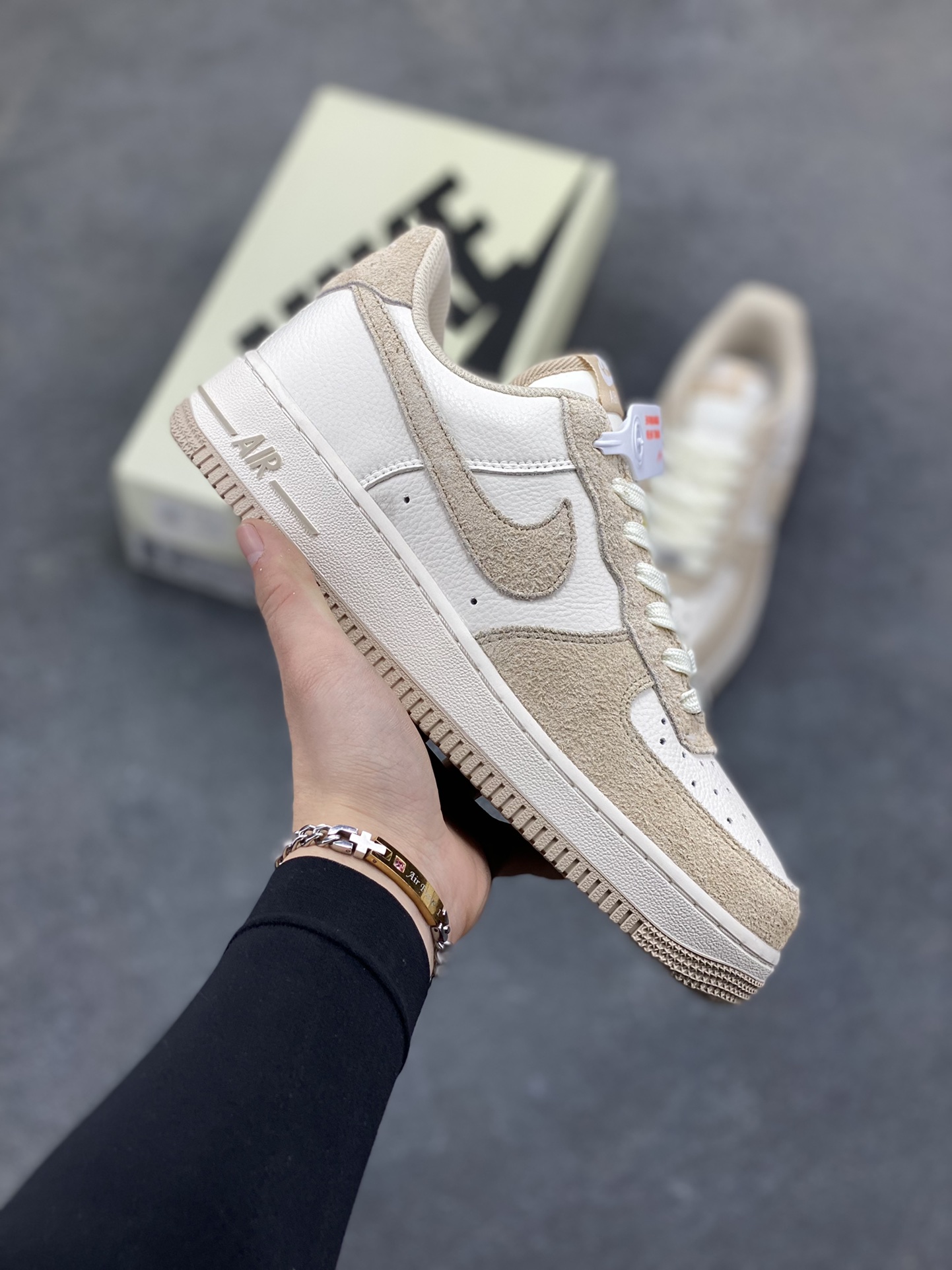 NIke Air Force 1 ‘07 Low 空军一号低帮 运动鞋 休闲鞋 折边针车 工艺难度大 原楦头原纸板 原装鞋盒 定制五金配件 内置全掌气垫 原厂鞋底 货号：HQ3905-001 尺码：36 36.5 37.5 38 38.5 39 40 40.5 41 42 42.5 43 44 44.5 45-选品中心