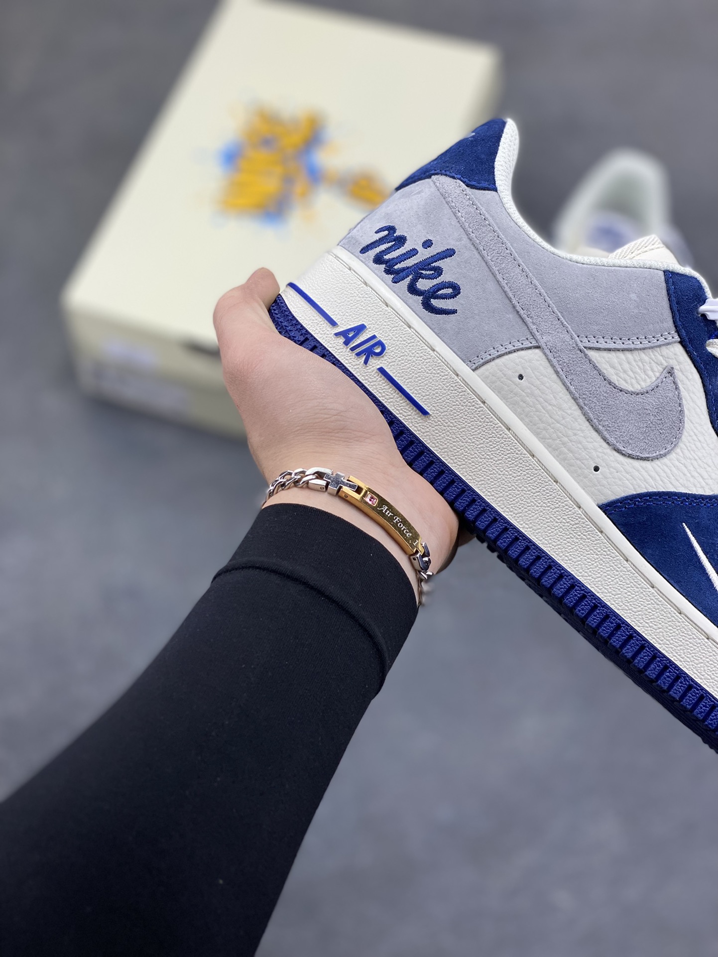 图片[6]-NIke Air Force 1 ‘07 Low 白灰蓝拼接 空军一号低帮 运动鞋 休闲鞋 折边针车 工艺难度大 原楦头原纸板 高端定制鞋盒 原厂鞋底 超高清洁度 细节完美 货号：HM3703-161 尺码：36 36.5 37.5 38 38.5 39 40 40.5 41 42 42.5 43 44 44.5 45-选品中心