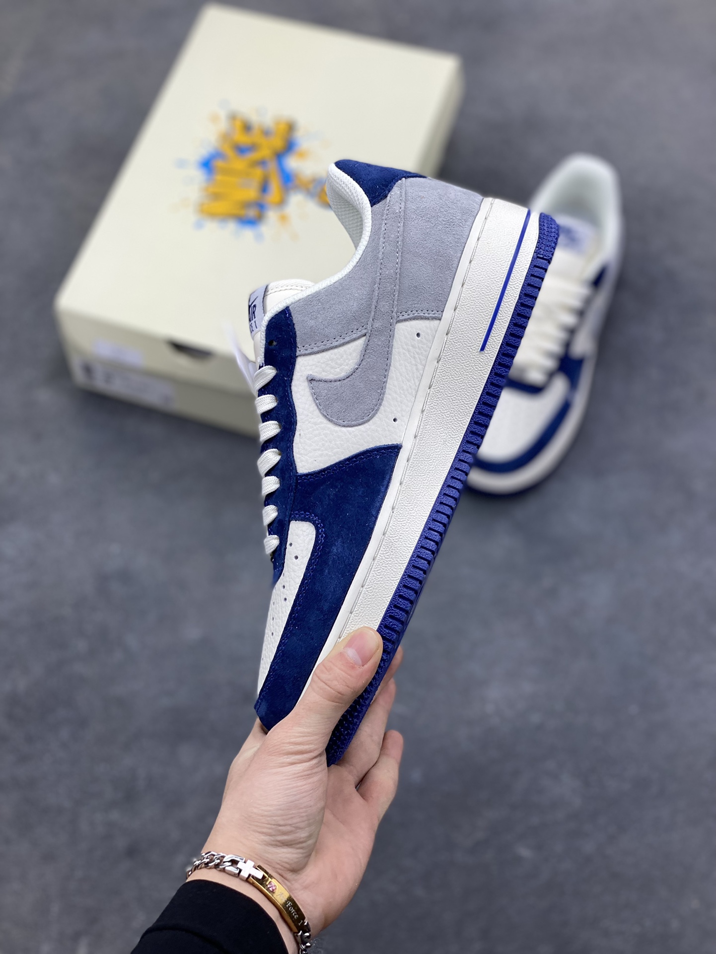 图片[3]-NIke Air Force 1 ‘07 Low 白灰蓝拼接 空军一号低帮 运动鞋 休闲鞋 折边针车 工艺难度大 原楦头原纸板 高端定制鞋盒 原厂鞋底 超高清洁度 细节完美 货号：HM3703-161 尺码：36 36.5 37.5 38 38.5 39 40 40.5 41 42 42.5 43 44 44.5 45-选品中心