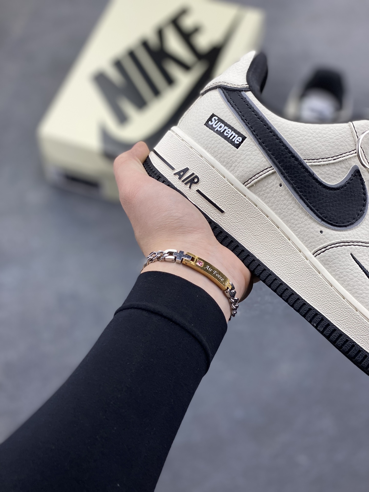 图片[6]-NIke Air Force 1 ‘07 Low “Supreme联名-经典黑”空军一号 低帮 运动鞋 休闲鞋 折边针车 工艺难度大 原楦头原纸板 原装鞋盒 定制五金配件 内置全掌气垫 原厂鞋底 货号：DD1982-337 尺码：36 36.5 37.5 38 38.5 39 40 40.5 41 42 42.5 43 44 44.5 45-选品中心