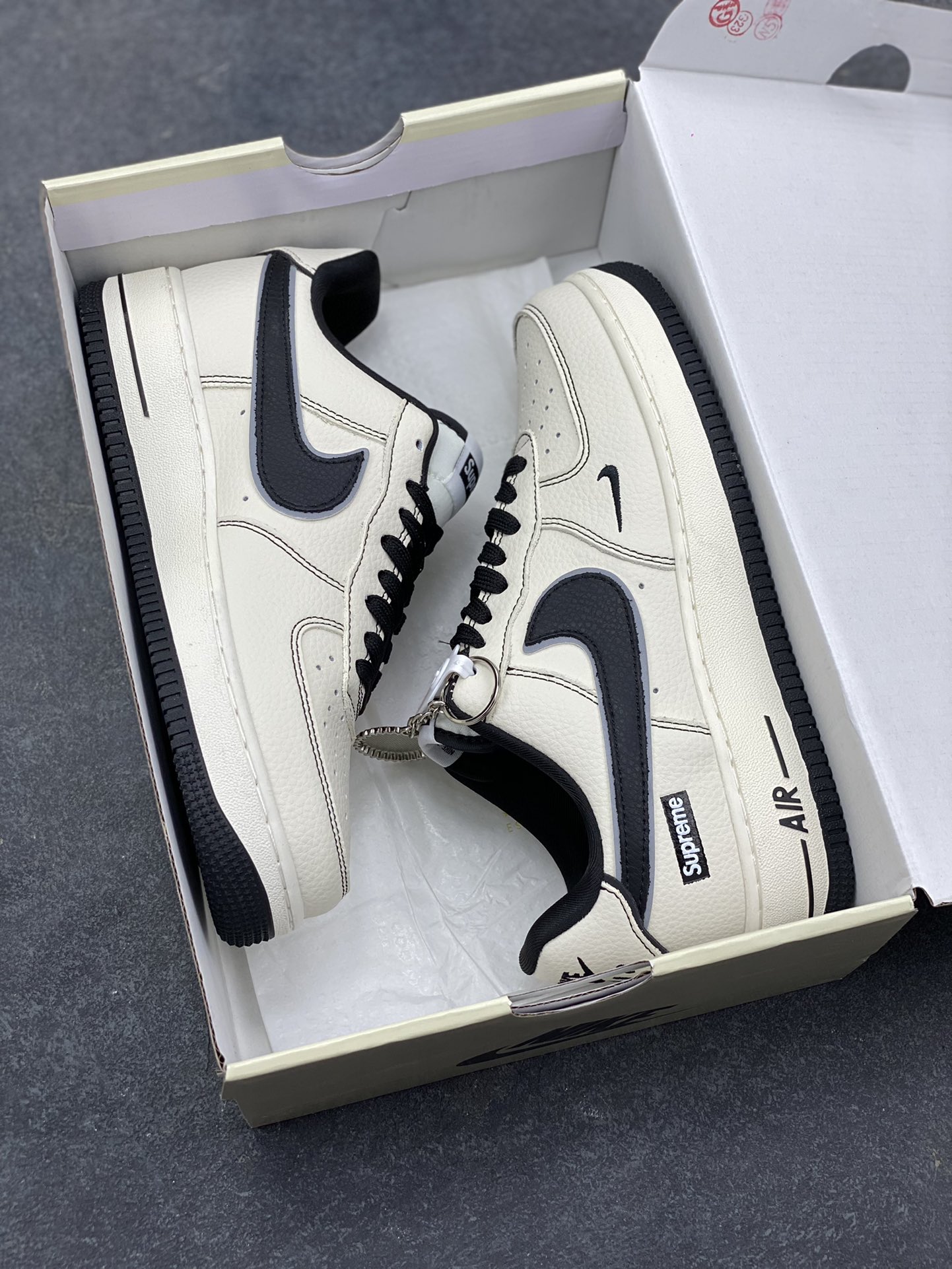 图片[9]-NIke Air Force 1 ‘07 Low “Supreme联名-经典黑”空军一号 低帮 运动鞋 休闲鞋 折边针车 工艺难度大 原楦头原纸板 原装鞋盒 定制五金配件 内置全掌气垫 原厂鞋底 货号：DD1982-337 尺码：36 36.5 37.5 38 38.5 39 40 40.5 41 42 42.5 43 44 44.5 45-选品中心