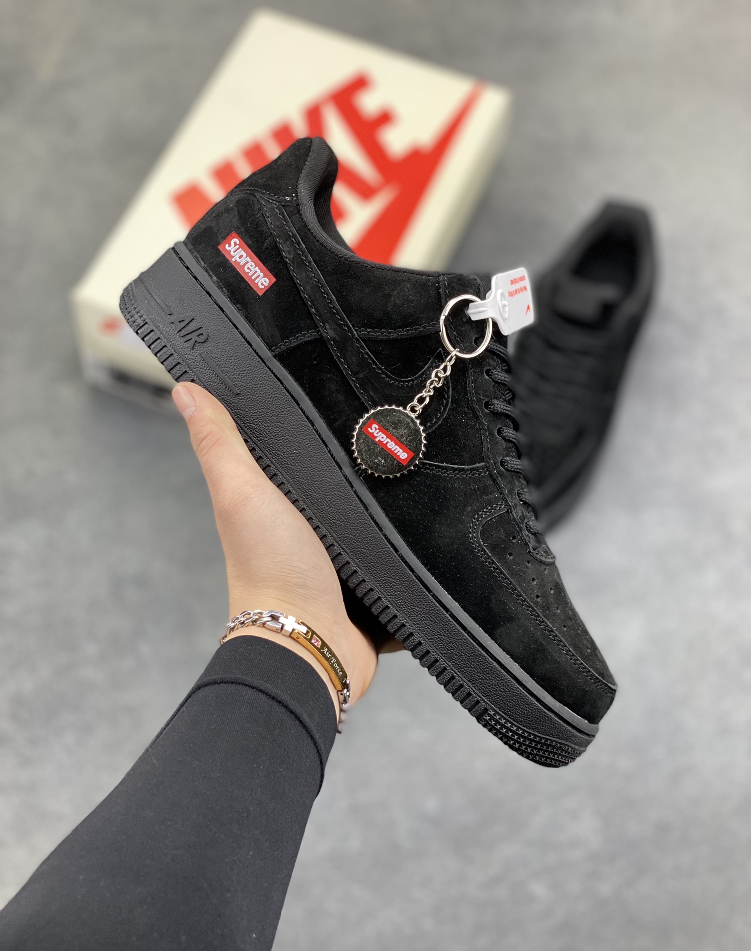 Nike Air Force 1 ‘07 Low “Supreme联名——全猪八”空军一号 高端定制 低帮 运动鞋 休闲鞋 折边针车 工艺难度大 原楦头原纸板 原装鞋盒 定制五金配件 内置全掌气垫 原厂鞋底 货号：DF0188-119 尺码：36 36.5 37.5 38 38.5 39 40 40.5 41 42 42.5 43 44 44.5 45-选品中心