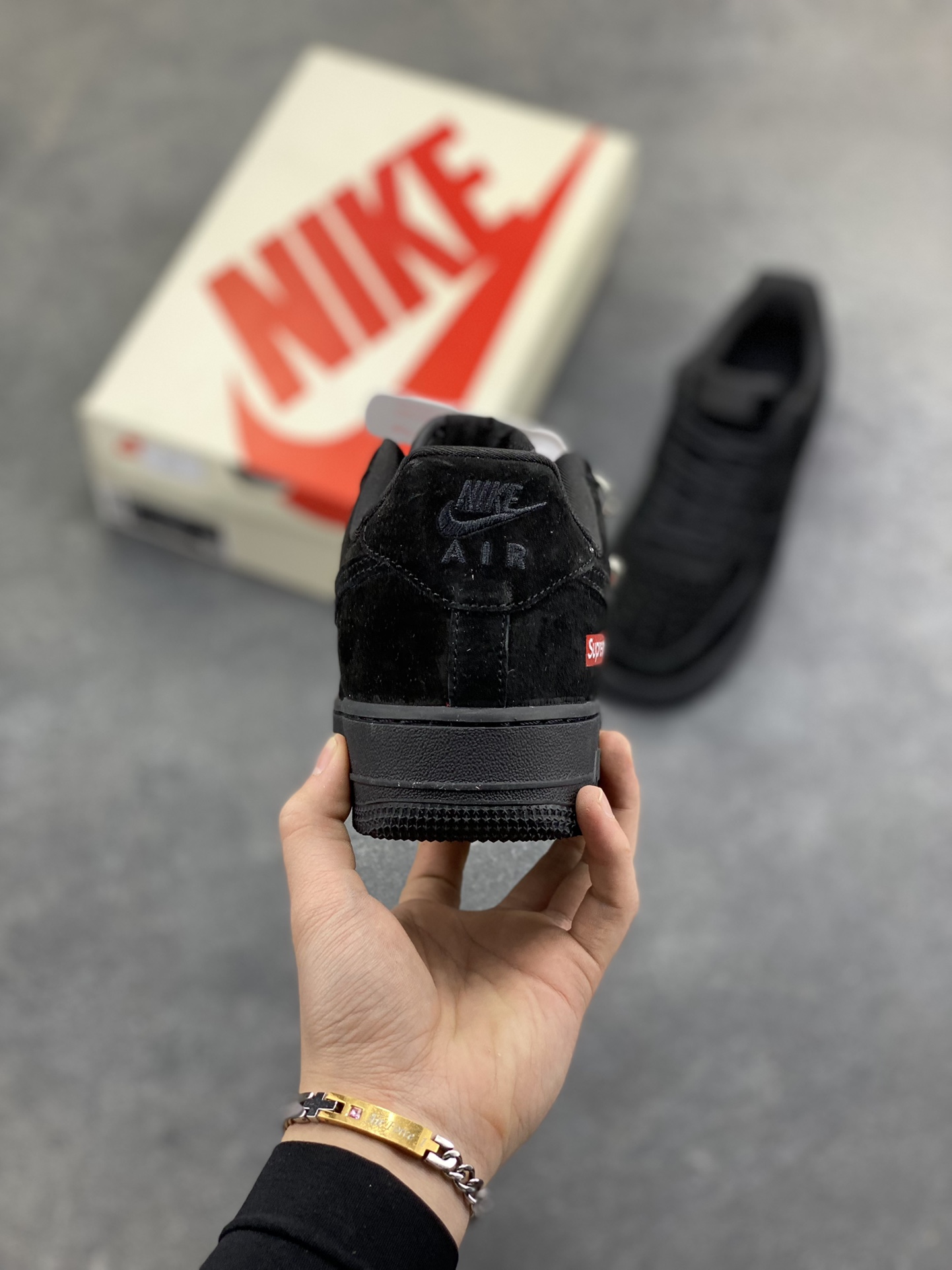 图片[4]-Nike Air Force 1 ‘07 Low “Supreme联名——全猪八”空军一号 高端定制 低帮 运动鞋 休闲鞋 折边针车 工艺难度大 原楦头原纸板 原装鞋盒 定制五金配件 内置全掌气垫 原厂鞋底 货号：DF0188-119 尺码：36 36.5 37.5 38 38.5 39 40 40.5 41 42 42.5 43 44 44.5 45-选品中心