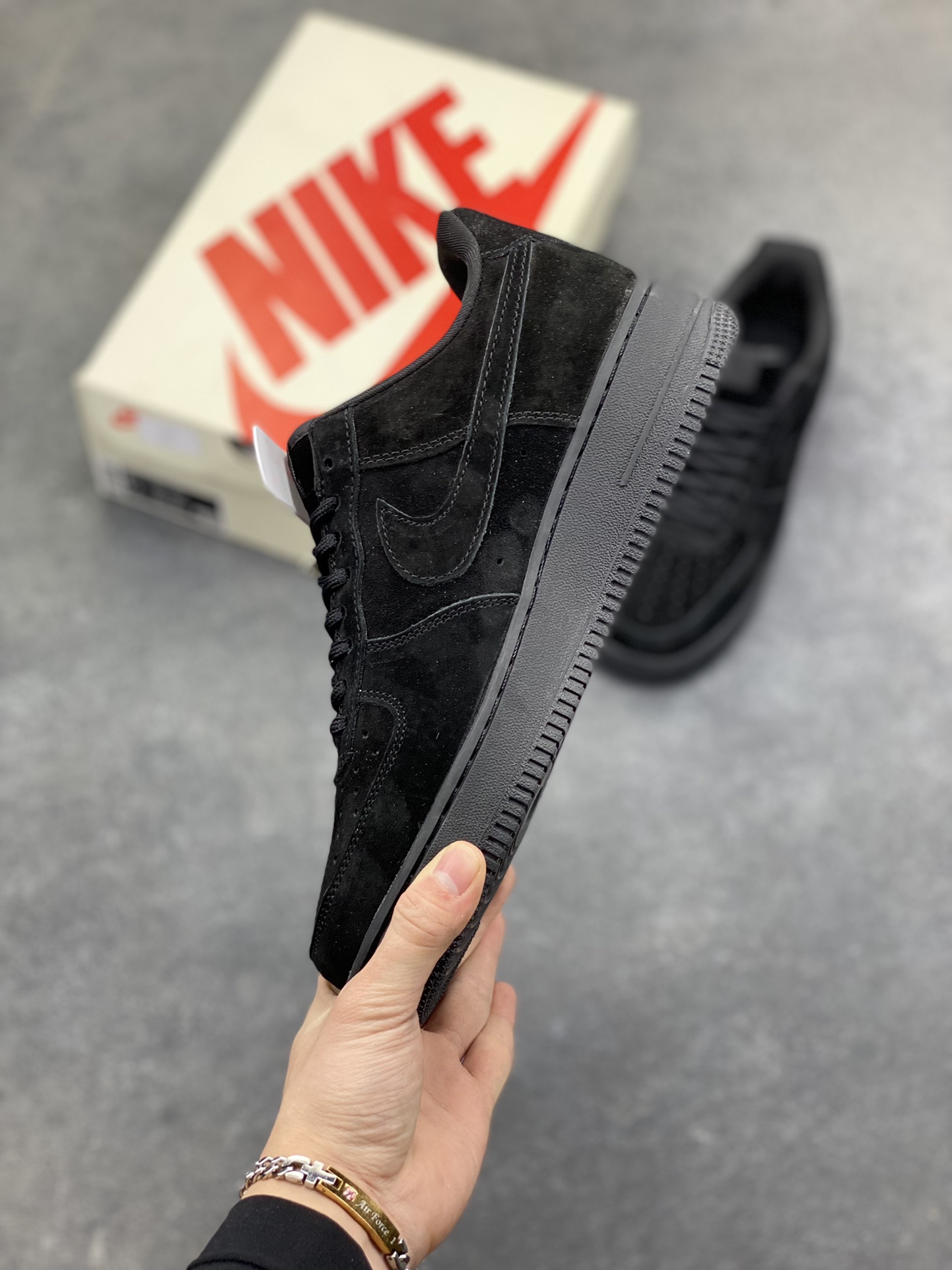 图片[3]-Nike Air Force 1 ‘07 Low “Supreme联名——全猪八”空军一号 高端定制 低帮 运动鞋 休闲鞋 折边针车 工艺难度大 原楦头原纸板 原装鞋盒 定制五金配件 内置全掌气垫 原厂鞋底 货号：DF0188-119 尺码：36 36.5 37.5 38 38.5 39 40 40.5 41 42 42.5 43 44 44.5 45-选品中心