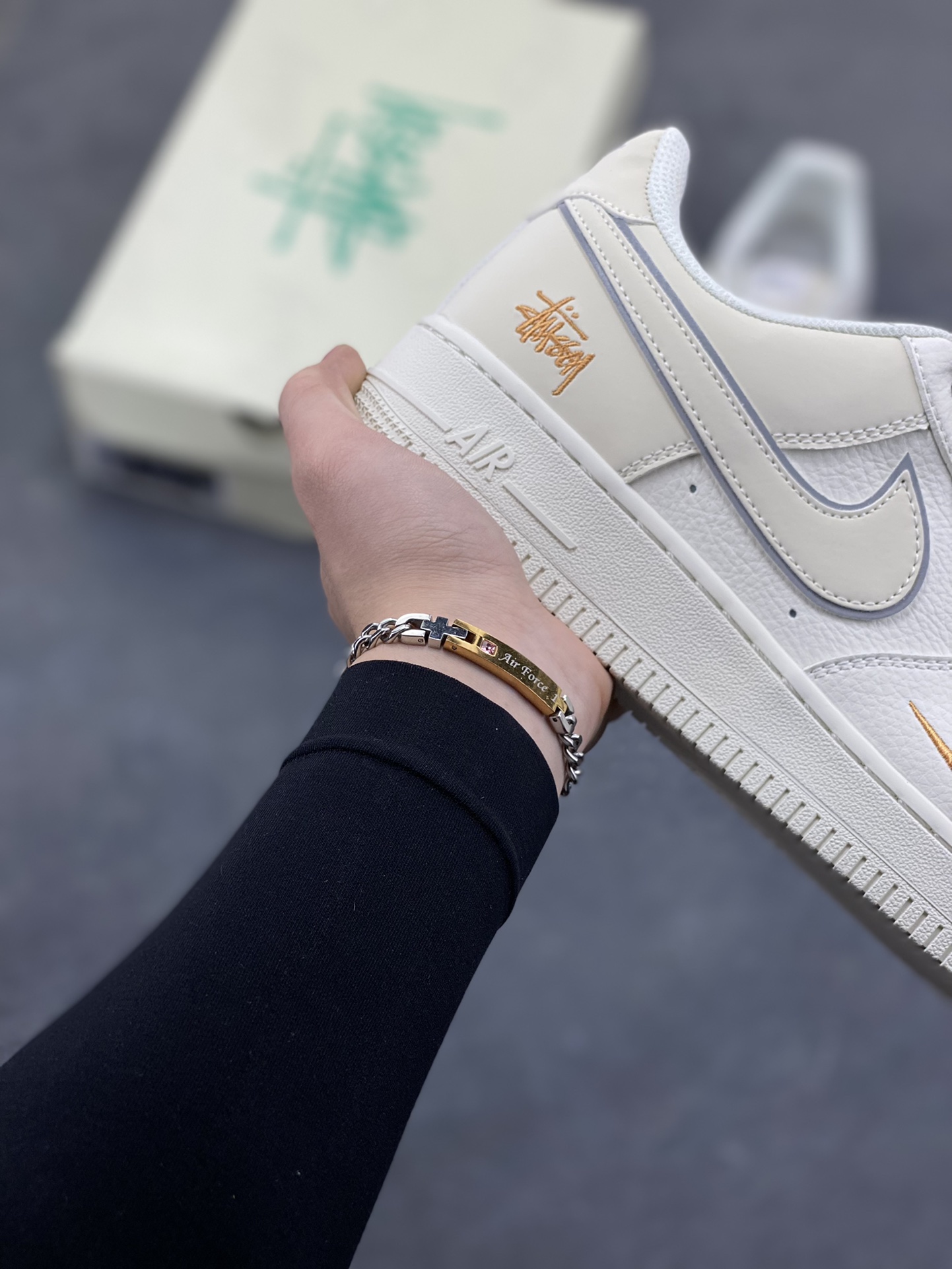 图片[6]-NIke Air Force 1 ‘07 Low “斯图西联名——米白小金勾”空军一号 低帮 运动鞋 休闲鞋 折边针车 工艺难度大 原楦头原纸板 原装鞋盒 定制五金配件 内置全掌气垫 原厂鞋底 货号：CS5288-058 尺码：36 36.5 37.5 38 38.5 39 40 40.5 41 42 42.5 43 44 44.5 45-选品中心
