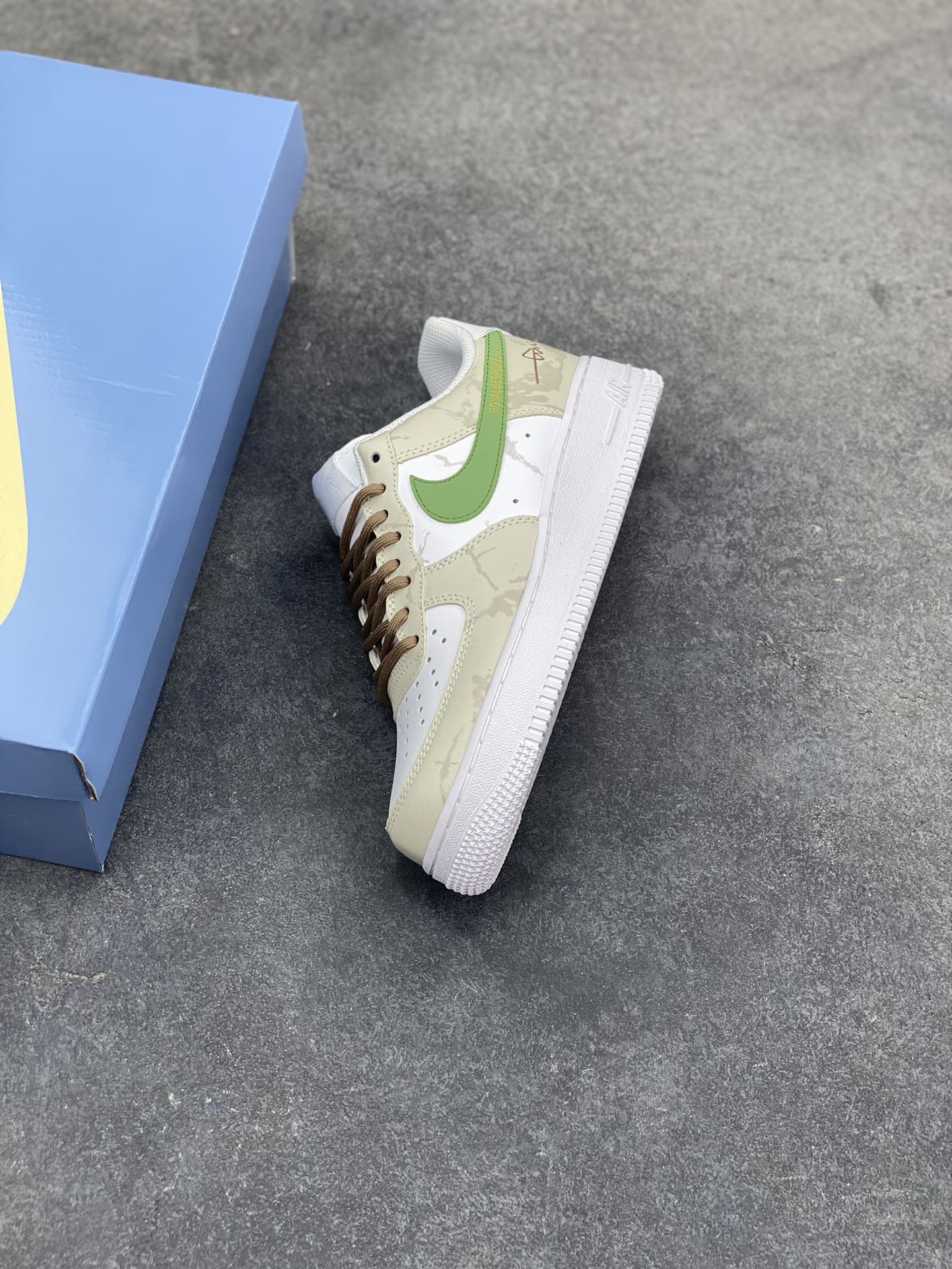 图片[7]-Nike Air Force 1 Low’07 棕绿序章 空军一号低帮休闲板鞋 定制皮料 原厂3D打印 定制鞋盒 原楦原纸板 纯正空军版型 内置全掌气垫 货号：ZH0316-130 尺码：36 36.5 37.5 38 38.5 39 40 40.5 41 42 42.5 43 44 44.5 45-选品中心