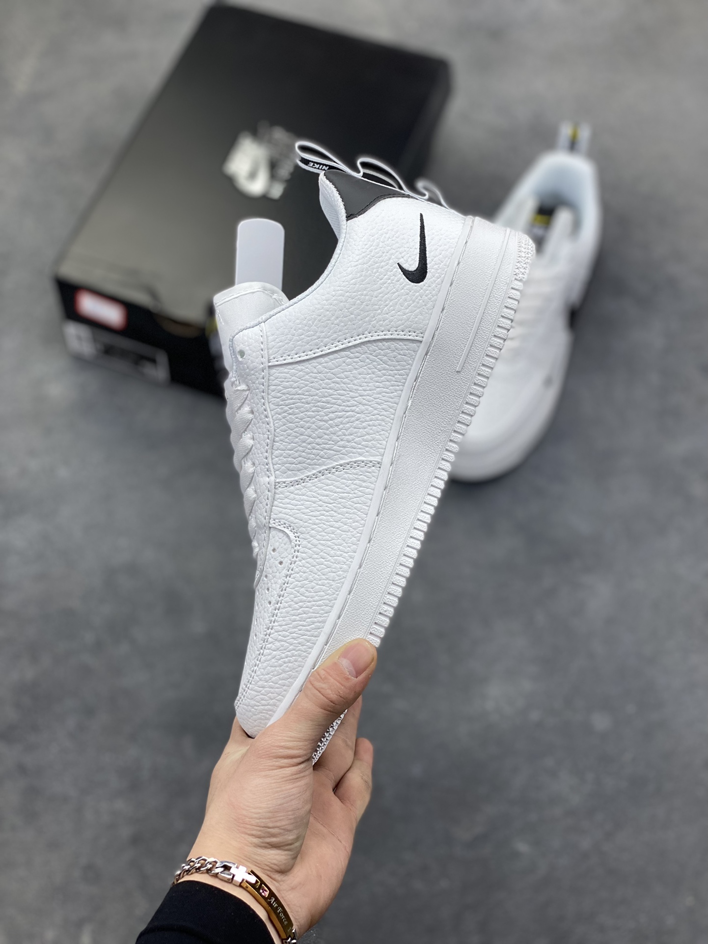 图片[3]-NIke Air Force 1 ‘07 Low 空军一号低帮 运动鞋 休闲鞋 折边针车 工艺难度大 原楦头原纸板 原装鞋盒 定制五金配件 内置全掌气垫 原厂鞋底 货号：AJ7747-100 尺码：36 36.5 37.5 38 38.5 39 40 40.5 41 42 42.5 43 44 44.5 45-选品中心