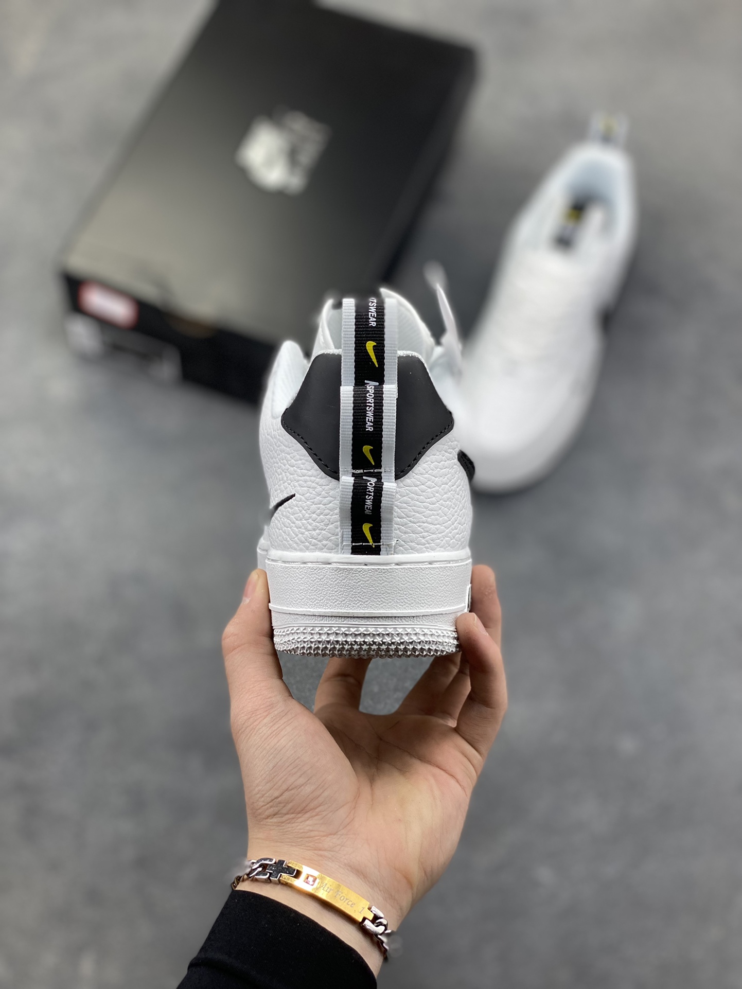 图片[4]-NIke Air Force 1 ‘07 Low 空军一号低帮 运动鞋 休闲鞋 折边针车 工艺难度大 原楦头原纸板 原装鞋盒 定制五金配件 内置全掌气垫 原厂鞋底 货号：AJ7747-100 尺码：36 36.5 37.5 38 38.5 39 40 40.5 41 42 42.5 43 44 44.5 45-选品中心