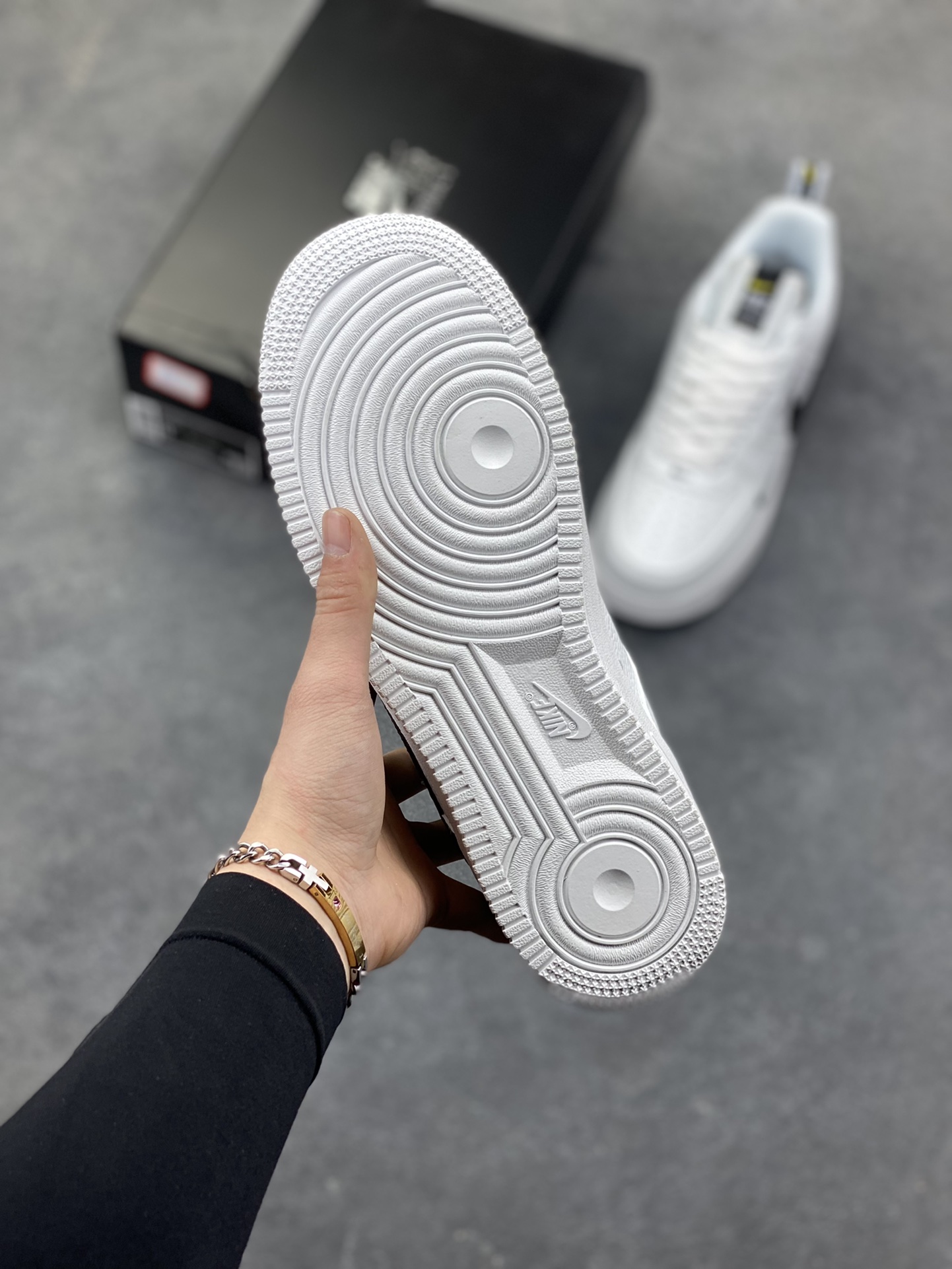 图片[5]-NIke Air Force 1 ‘07 Low 空军一号低帮 运动鞋 休闲鞋 折边针车 工艺难度大 原楦头原纸板 原装鞋盒 定制五金配件 内置全掌气垫 原厂鞋底 货号：AJ7747-100 尺码：36 36.5 37.5 38 38.5 39 40 40.5 41 42 42.5 43 44 44.5 45-选品中心