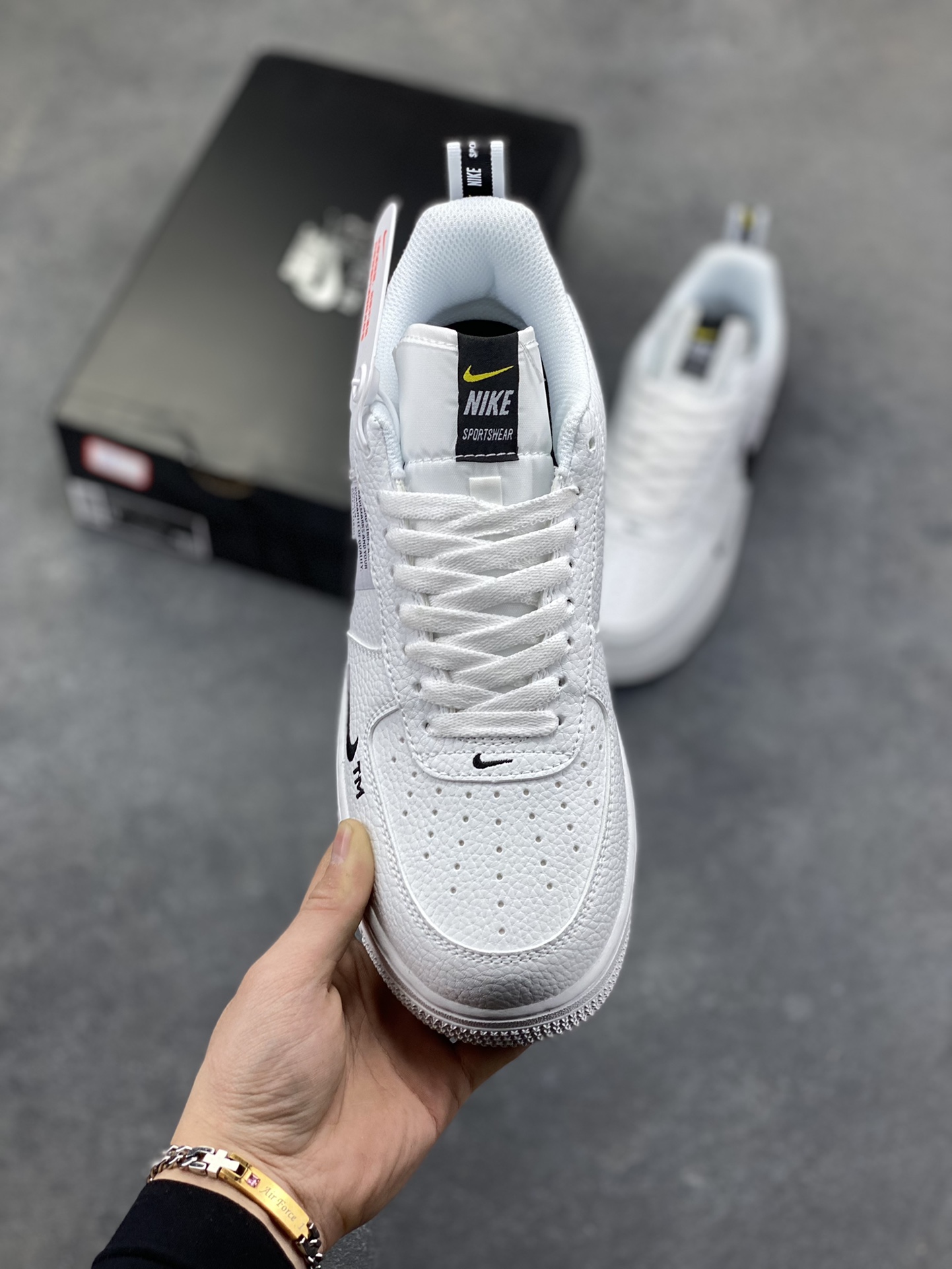 图片[2]-NIke Air Force 1 ‘07 Low 空军一号低帮 运动鞋 休闲鞋 折边针车 工艺难度大 原楦头原纸板 原装鞋盒 定制五金配件 内置全掌气垫 原厂鞋底 货号：AJ7747-100 尺码：36 36.5 37.5 38 38.5 39 40 40.5 41 42 42.5 43 44 44.5 45-选品中心