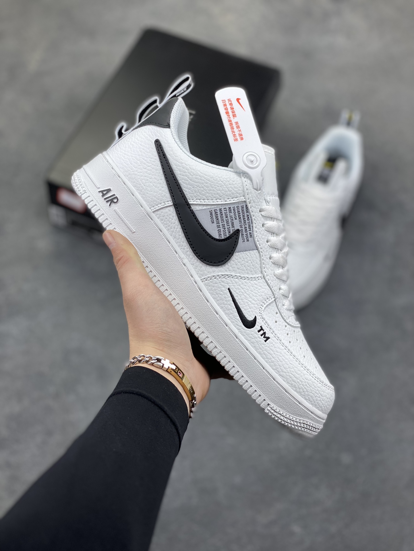 NIke Air Force 1 ‘07 Low 空军一号低帮 运动鞋 休闲鞋 折边针车 工艺难度大 原楦头原纸板 原装鞋盒 定制五金配件 内置全掌气垫 原厂鞋底 货号：AJ7747-100 尺码：36 36.5 37.5 38 38.5 39 40 40.5 41 42 42.5 43 44 44.5 45-选品中心