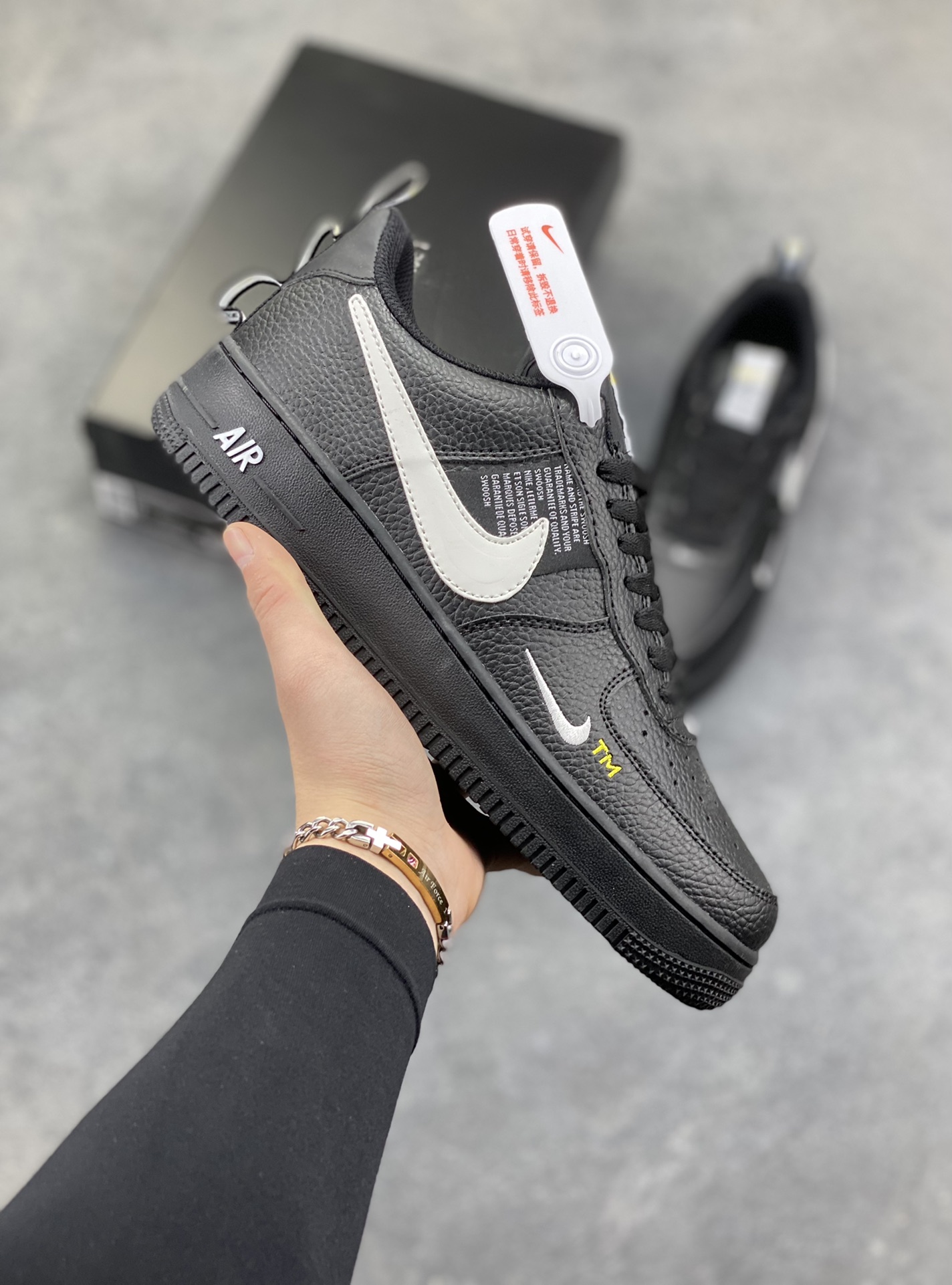NIke Air Force 1 ‘07 Low 空军一号低帮 运动鞋 休闲鞋 折边针车 工艺难度大 原楦头原纸板 原装鞋盒 定制五金配件 内置全掌气垫 原厂鞋底 货号：AJ7747-001 尺码：36 36.5 37.5 38 38.5 39 40 40.5 41 42 42.5 43 44 44.5 45-选品中心