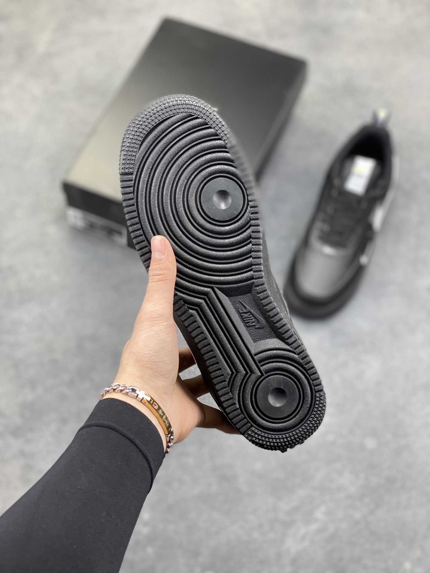 图片[5]-NIke Air Force 1 ‘07 Low 空军一号低帮 运动鞋 休闲鞋 折边针车 工艺难度大 原楦头原纸板 原装鞋盒 定制五金配件 内置全掌气垫 原厂鞋底 货号：AJ7747-001 尺码：36 36.5 37.5 38 38.5 39 40 40.5 41 42 42.5 43 44 44.5 45-选品中心