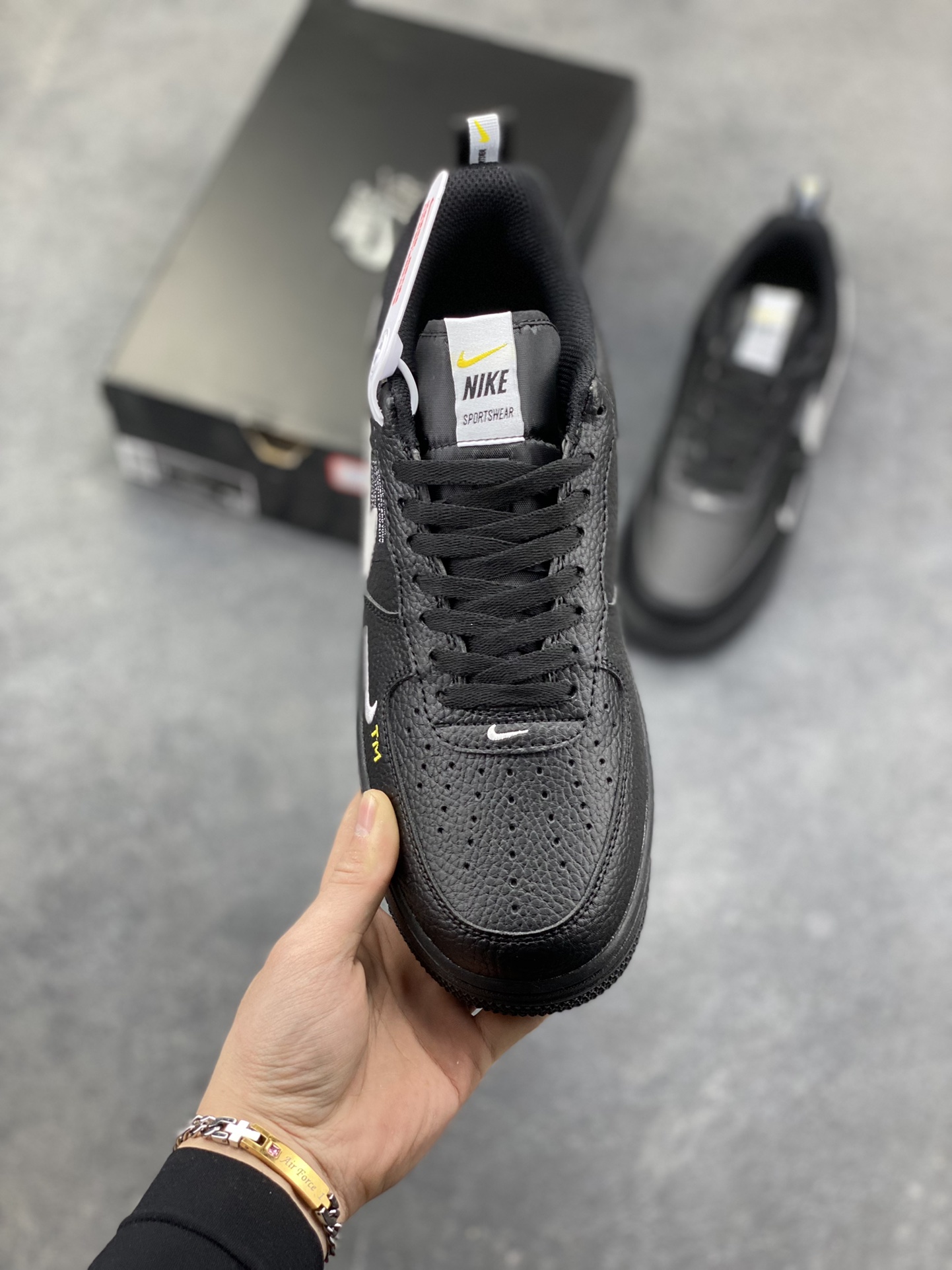 图片[2]-NIke Air Force 1 ‘07 Low 空军一号低帮 运动鞋 休闲鞋 折边针车 工艺难度大 原楦头原纸板 原装鞋盒 定制五金配件 内置全掌气垫 原厂鞋底 货号：AJ7747-001 尺码：36 36.5 37.5 38 38.5 39 40 40.5 41 42 42.5 43 44 44.5 45-选品中心
