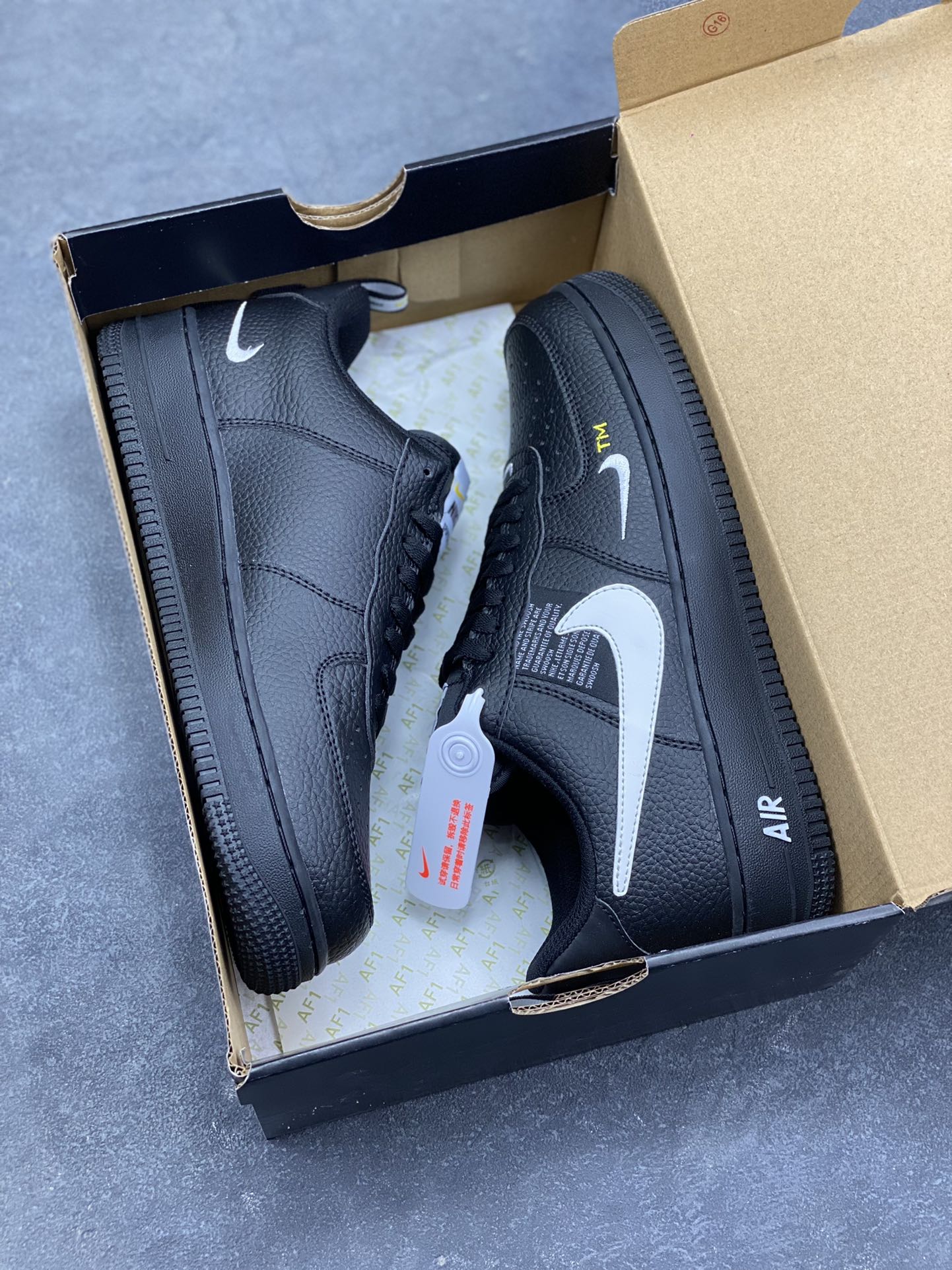 图片[9]-NIke Air Force 1 ‘07 Low 空军一号低帮 运动鞋 休闲鞋 折边针车 工艺难度大 原楦头原纸板 原装鞋盒 定制五金配件 内置全掌气垫 原厂鞋底 货号：AJ7747-001 尺码：36 36.5 37.5 38 38.5 39 40 40.5 41 42 42.5 43 44 44.5 45-选品中心