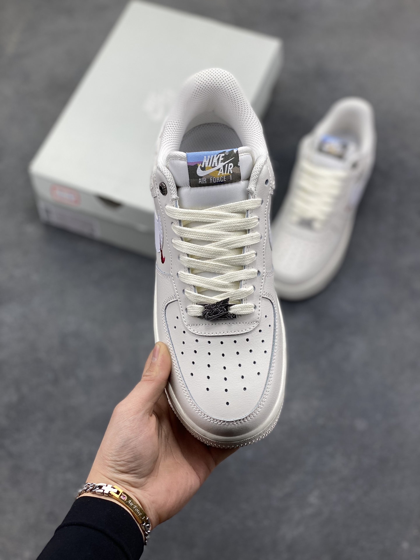 图片[2]-NIke Air Force 1 ‘07 Low 空军一号低帮 运动鞋 休闲鞋 折边针车 工艺难度大 原楦头原纸板 原装鞋盒 定制五金配件 内置全掌气垫 原厂鞋底 货号：IQ1119-011 尺码：36 36.5 37.5 38 38.5 39 40 40.5 41 42 42.5 43 44 44.5 45-选品中心