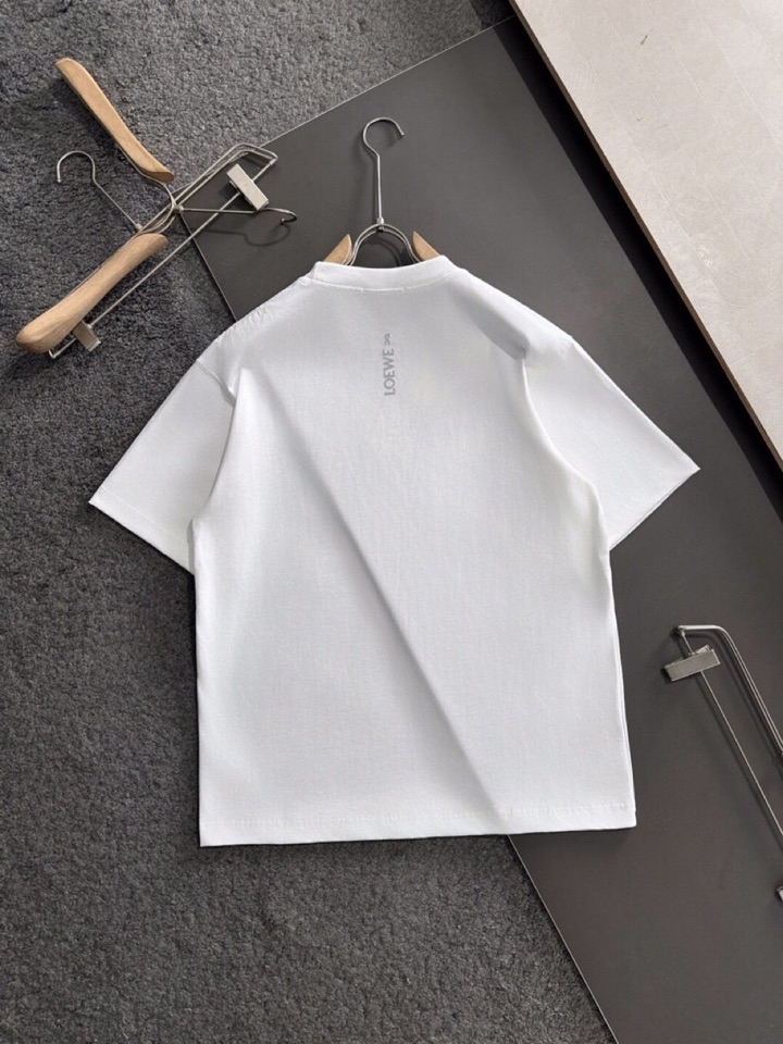 LOEWE 罗意威春夏最新款圆领时尚短袖圆领T恤，官网同步，纯棉面料！贴肤舒适，耐看又好穿，经典简约lo