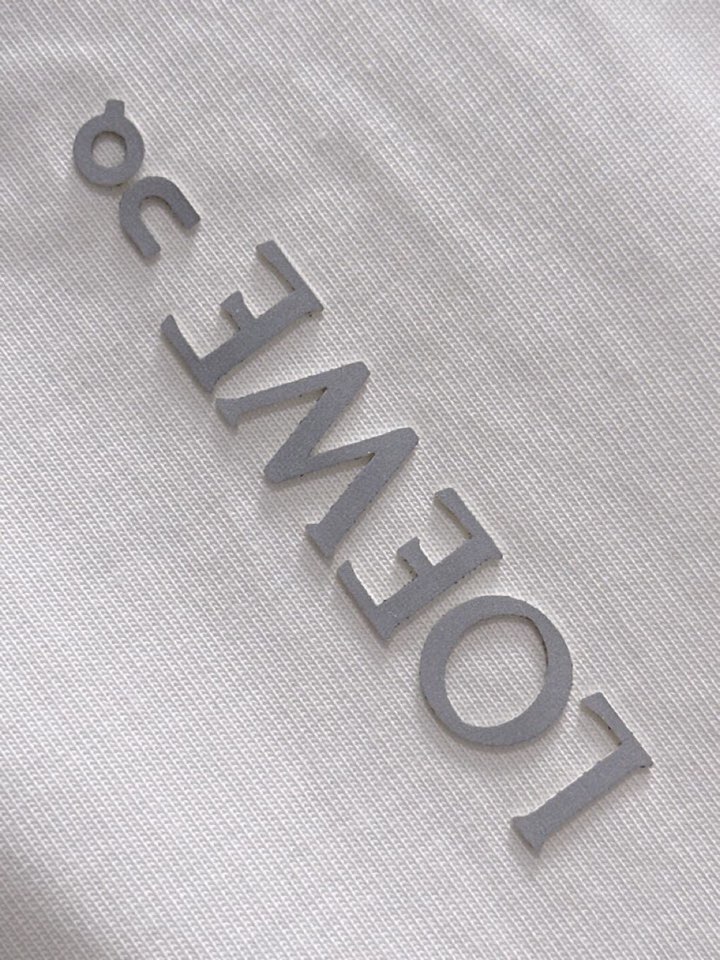 LOEWE 罗意威春夏最新款圆领时尚短袖圆领T恤，官网同步，纯棉面料！贴肤舒适，耐看又好穿，经典简约lo