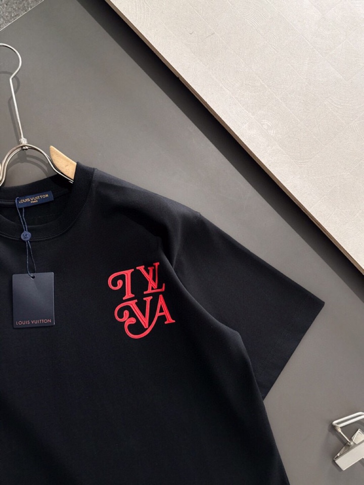 Louis Vuitton 路易威登 LV 驴牌2025SS春夏最新款圆领时尚短袖圆领T恤，官网同步，纯