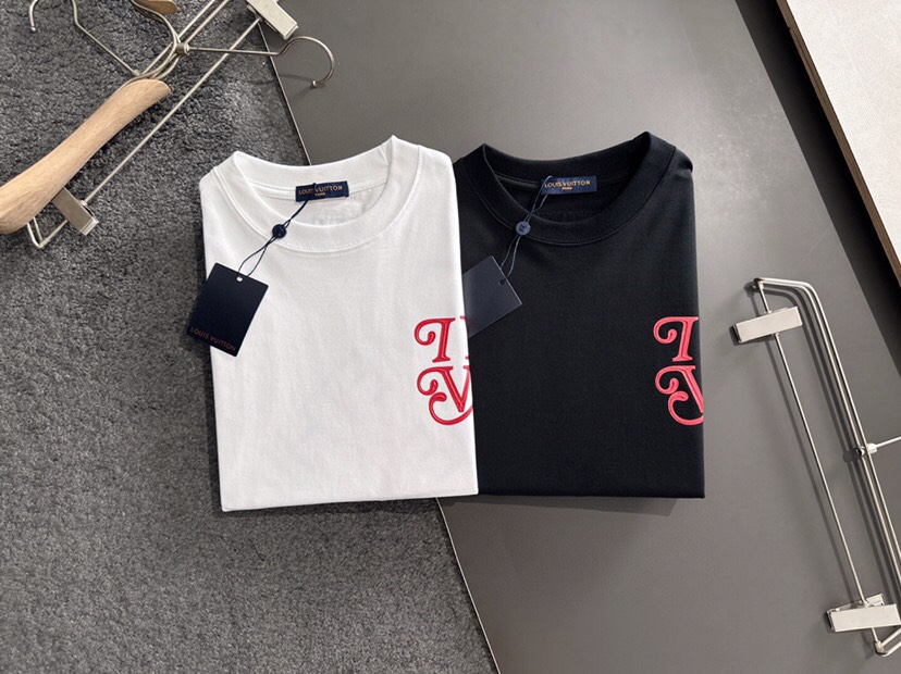 Louis Vuitton 路易威登 LV 驴牌2025SS春夏最新款圆领时尚短袖圆领T恤，官网同步，纯