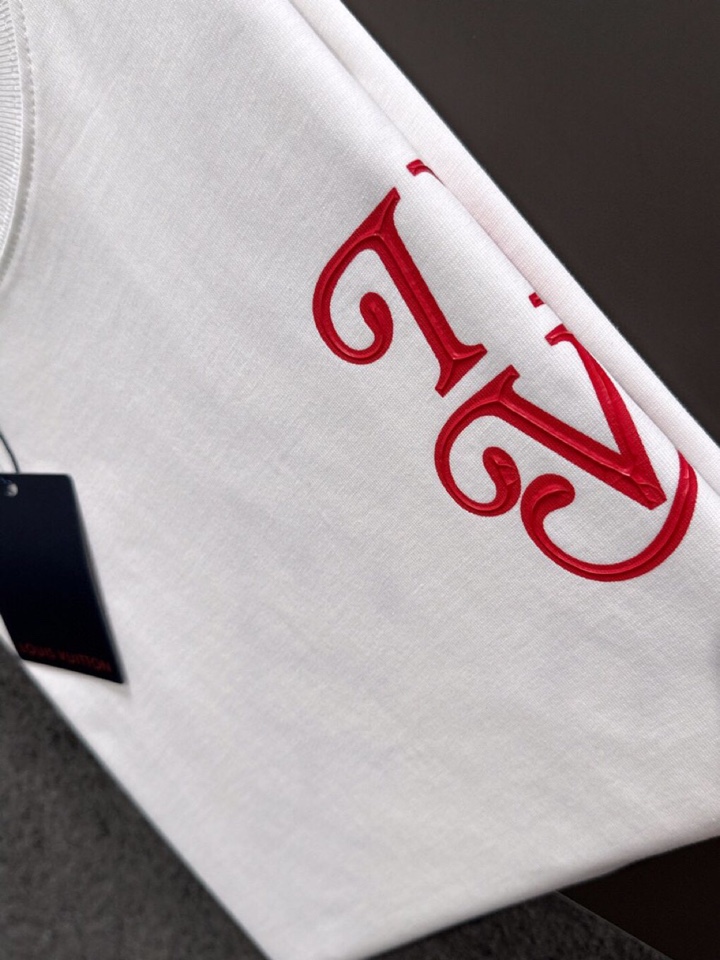 Louis Vuitton 路易威登 LV 驴牌2025SS春夏最新款圆领时尚短袖圆领T恤，官网同步，纯