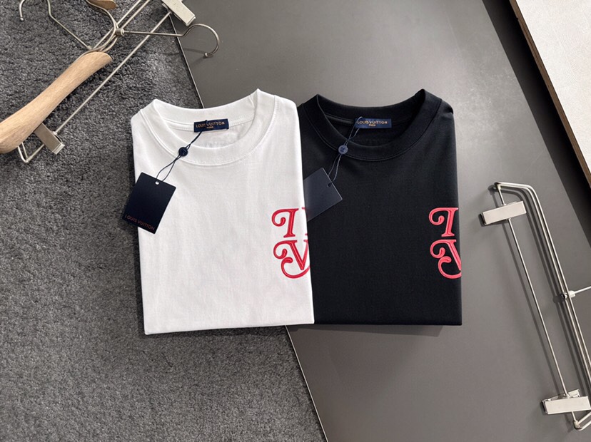 Louis Vuitton 路易威登 LV 驴牌2025SS春夏最新款圆领时尚短袖圆领T恤，官网同步，纯