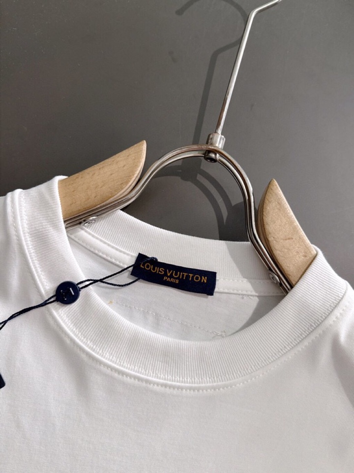 Louis Vuitton 路易威登 LV 驴牌2025SS春夏最新款圆领时尚短袖圆领T恤，官网同步，纯