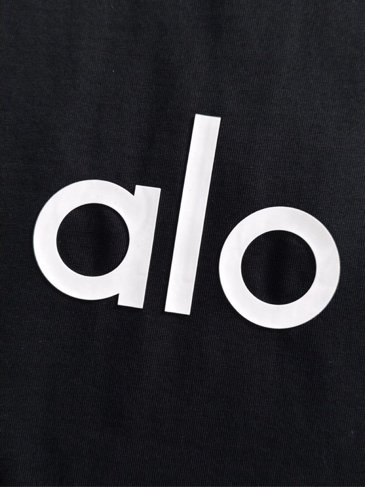 Alo 2025SS春夏最新款圆领时尚短袖圆领T恤，官网同步，纯棉面料！贴肤舒适，耐看又好穿，经典简约l