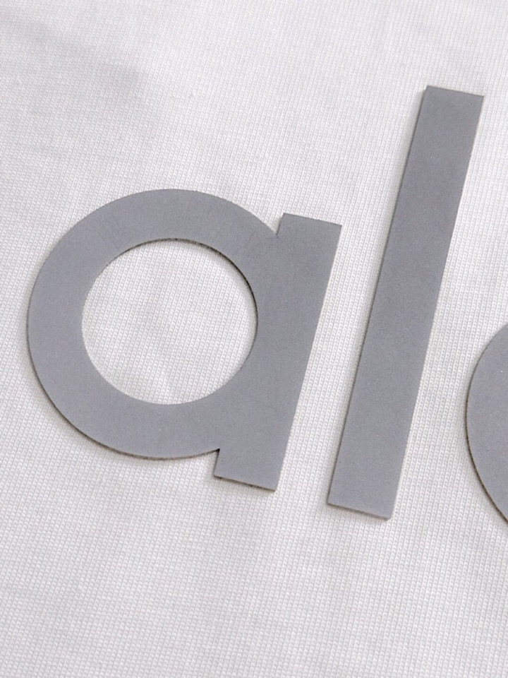 Alo 春夏最新款圆领时尚短袖圆领T恤，官网同步，纯棉面料！贴肤舒适，耐看又好穿，经典简约logo设计，