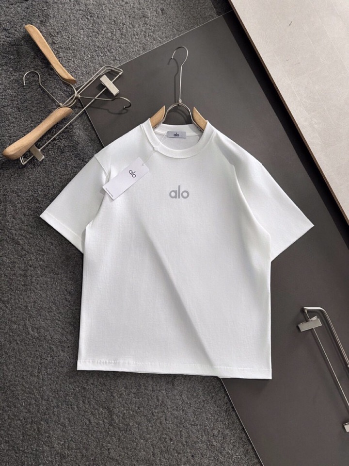 Alo 春夏最新款圆领时尚短袖圆领T恤，官网同步，纯棉面料！贴肤舒适，耐看又好穿，经典简约logo设计，