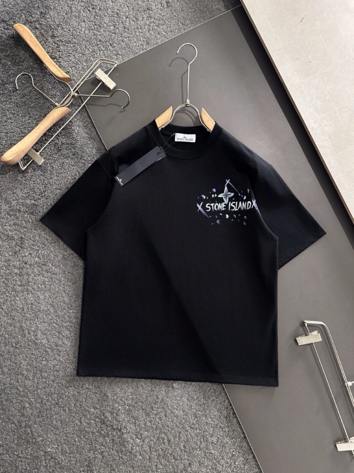 石头岛 春夏最新款圆领时尚短袖圆领T恤，官网同步，纯棉面料！贴肤舒适，耐看又好穿，经典简约logo设计，