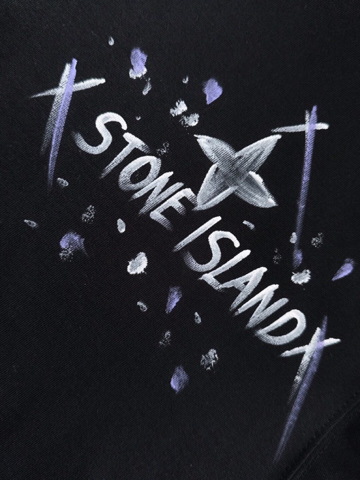 石头岛 春夏最新款圆领时尚短袖圆领T恤，官网同步，纯棉面料！贴肤舒适，耐看又好穿，经典简约logo设计，