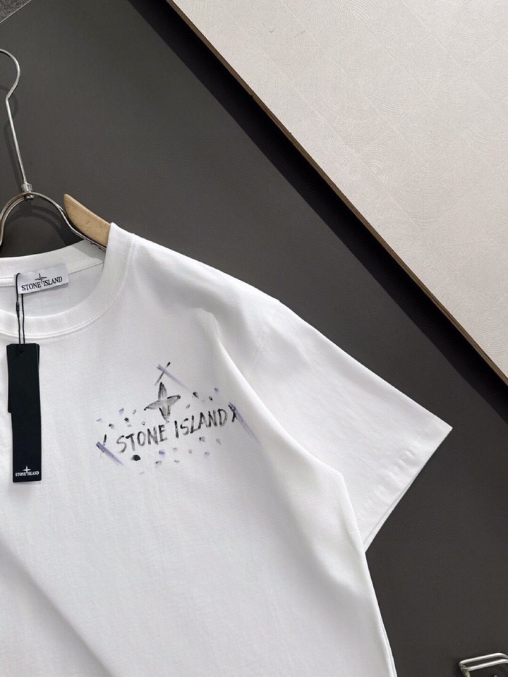 石头岛 春夏最新款圆领时尚短袖圆领T恤，官网同步，纯棉面料！贴肤舒适，耐看又好穿，经典简约logo设计，