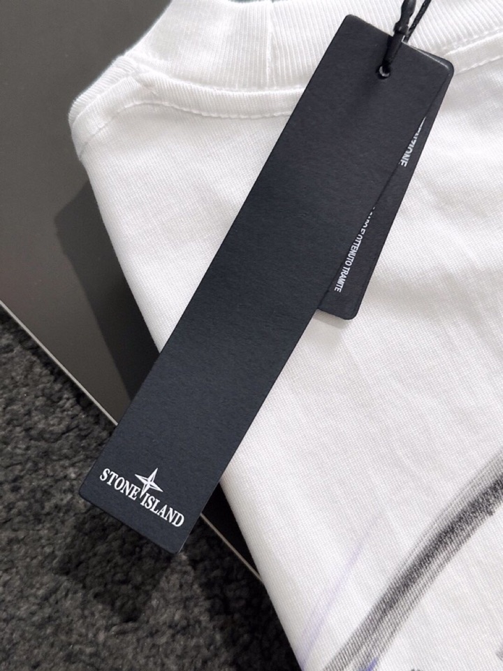 石头岛 春夏最新款圆领时尚短袖圆领T恤，官网同步，纯棉面料！贴肤舒适，耐看又好穿，经典简约logo设计，