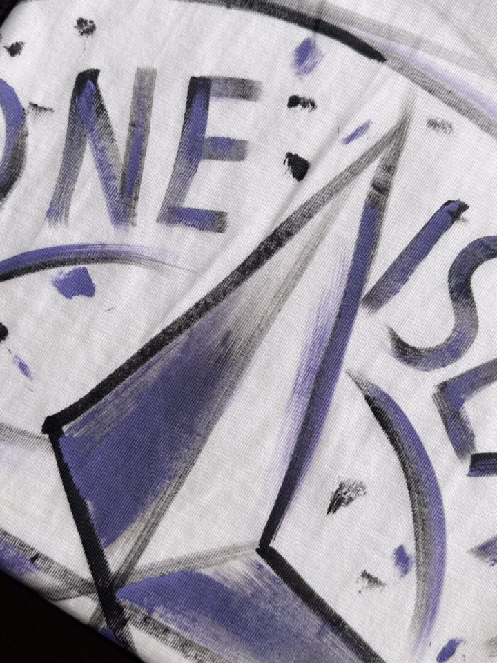 石头岛 春夏最新款圆领时尚短袖圆领T恤，官网同步，纯棉面料！贴肤舒适，耐看又好穿，经典简约logo设计，