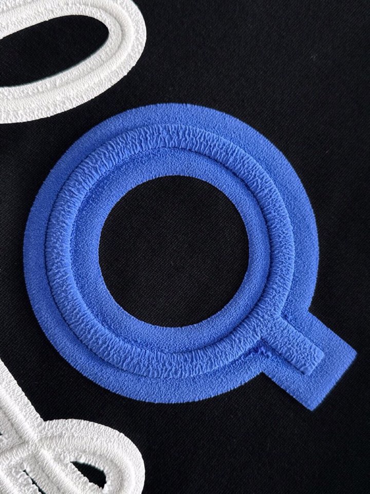 LOEWE 罗意威春夏最新款圆领时尚短袖圆领T恤，官网同步，纯棉面料！贴肤舒适，耐看又好穿，经典简约lo