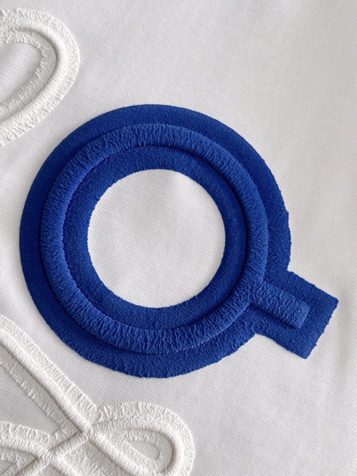 LOEWE 罗意威春夏最新款圆领时尚短袖圆领T恤，官网同步，纯棉面料！贴肤舒适，耐看又好穿，经典简约lo