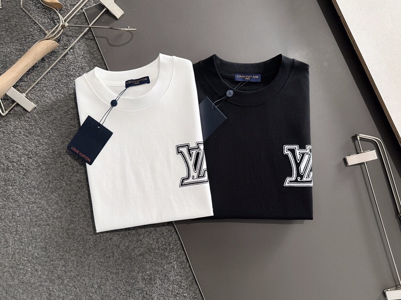 Louis Vuitton 路易威登 LV 驴牌 春夏最新款圆领时尚短袖T恤，官网同步，纯棉面料！贴肤舒