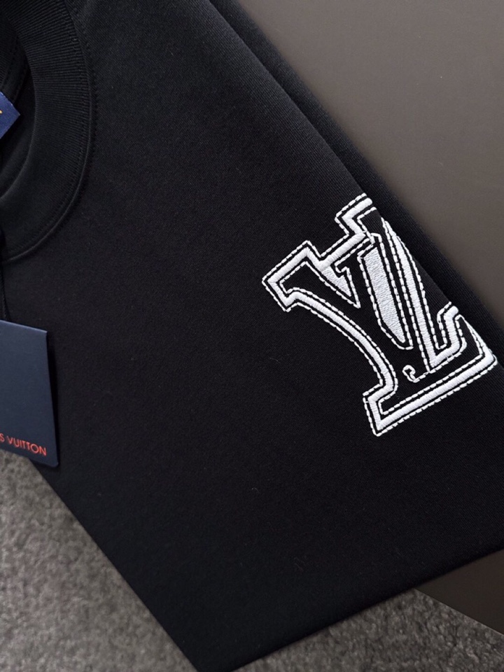 Louis Vuitton 路易威登 LV 驴牌 春夏最新款圆领时尚短袖T恤，官网同步，纯棉面料！贴肤舒