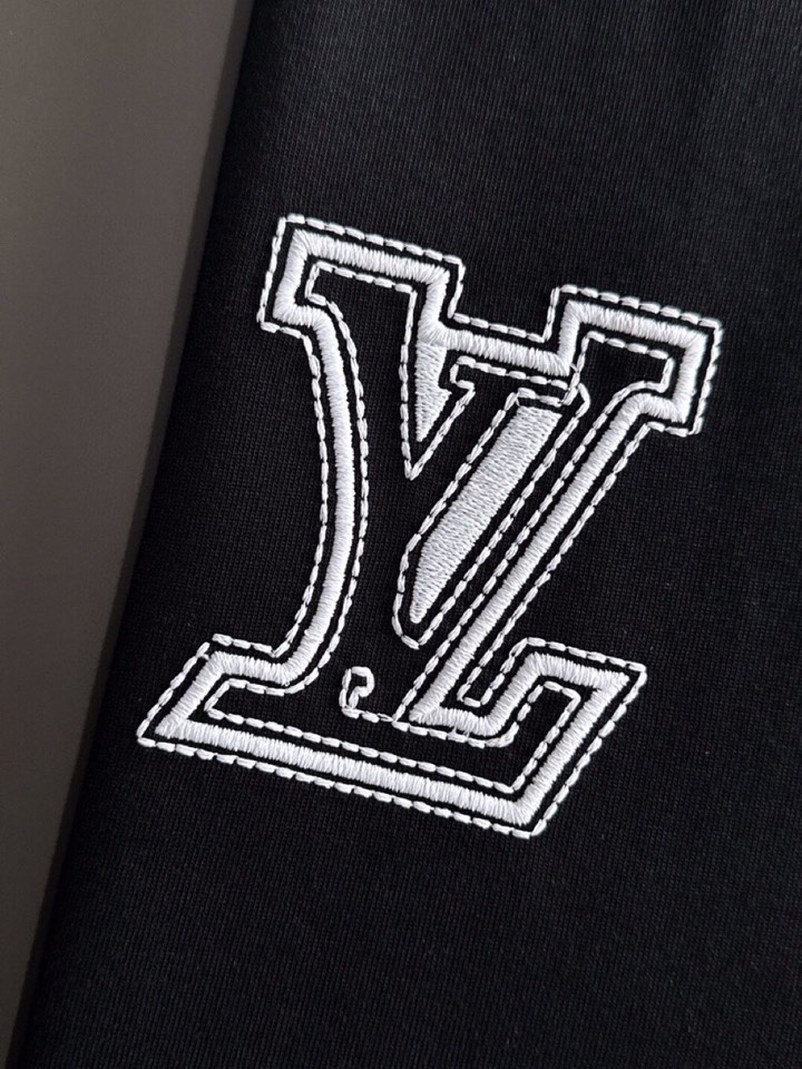 Louis Vuitton 路易威登 LV 驴牌 春夏最新款圆领时尚短袖T恤，官网同步，纯棉面料！贴肤舒