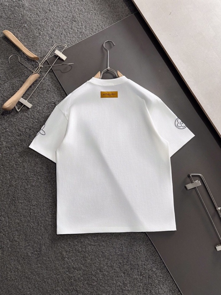 Louis Vuitton 路易威登 LV 驴牌 春夏最新款圆领时尚短袖T恤，官网同步，纯棉面料！贴肤舒