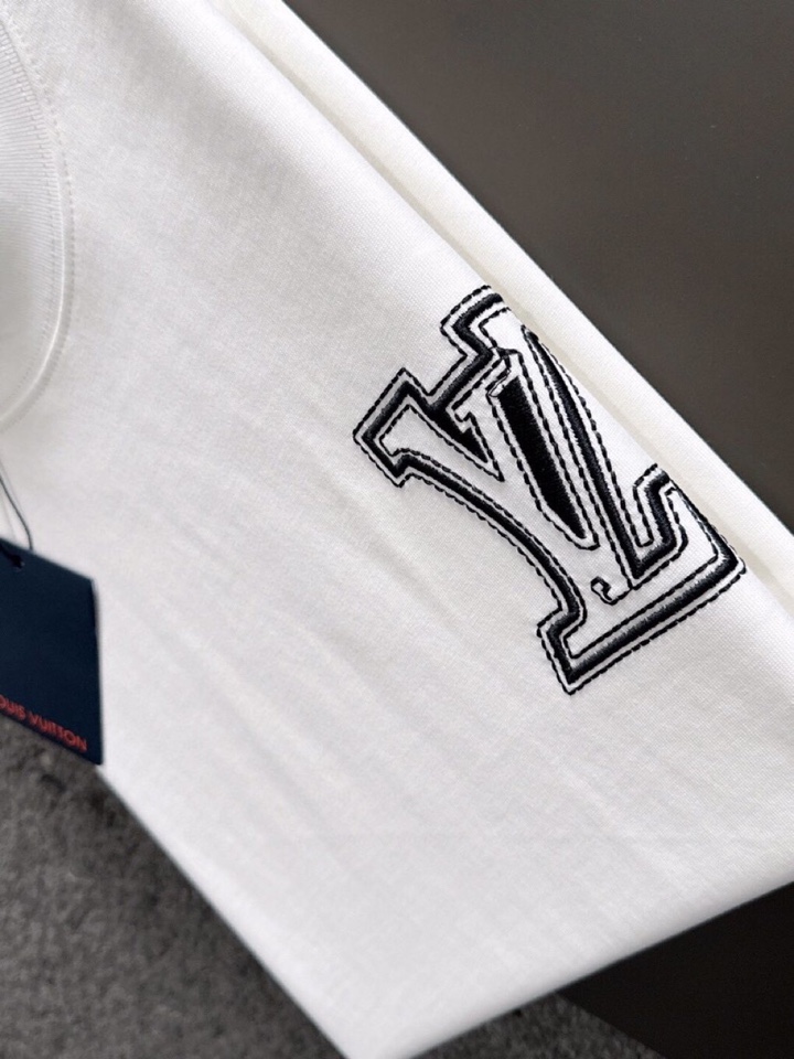 Louis Vuitton 路易威登 LV 驴牌 春夏最新款圆领时尚短袖T恤，官网同步，纯棉面料！贴肤舒