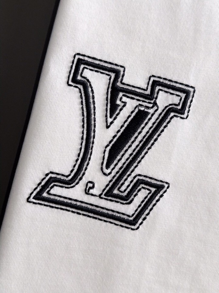 Louis Vuitton 路易威登 LV 驴牌 春夏最新款圆领时尚短袖T恤，官网同步，纯棉面料！贴肤舒