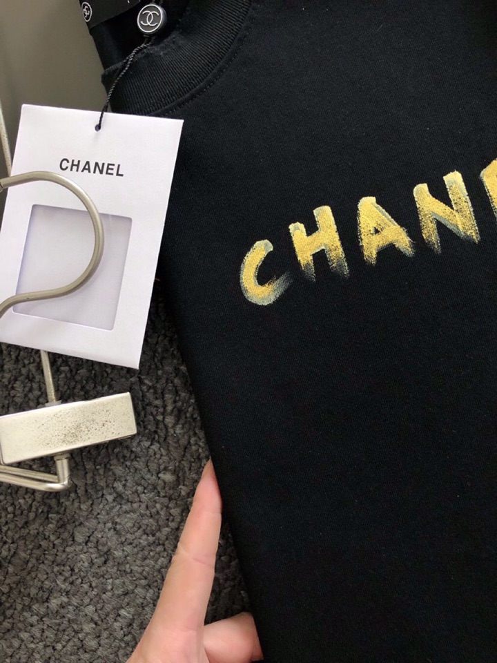 CHANEL 香奈儿最新最顶级手绘款前后幅呼应质感短袖，款短袖，顶级纯棉品质原单短袖，顶级制作工艺进口面