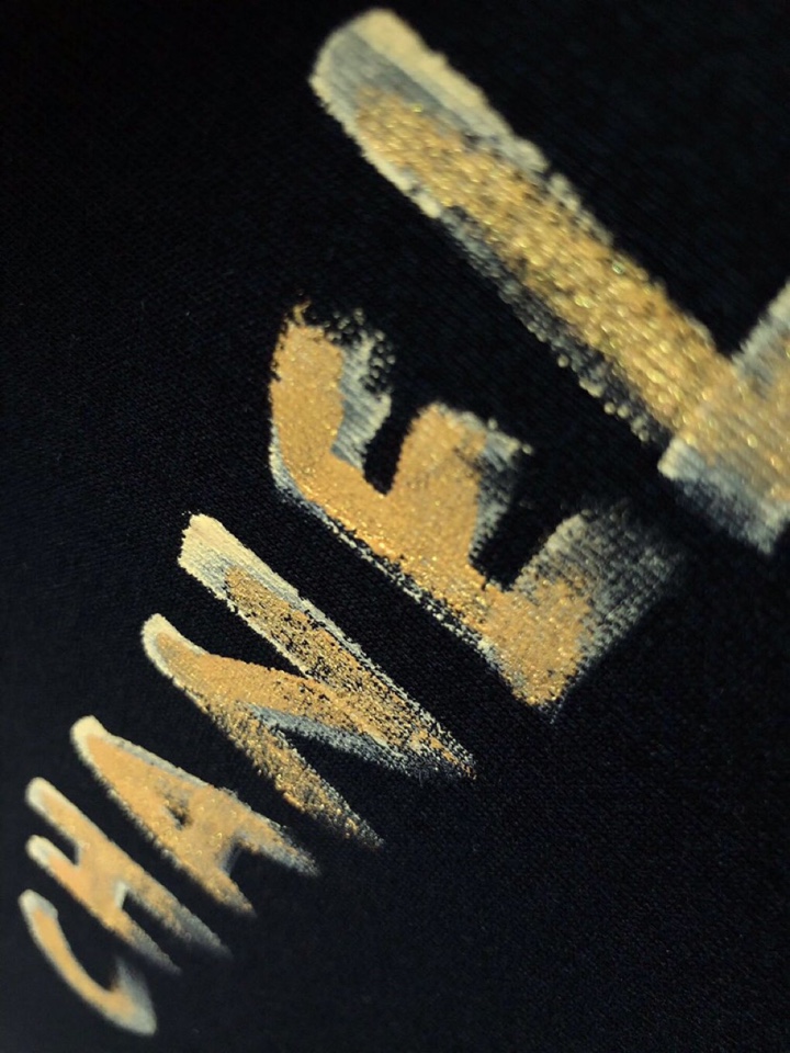 CHANEL 香奈儿最新最顶级手绘款前后幅呼应质感短袖，款短袖，顶级纯棉品质原单短袖，顶级制作工艺进口面