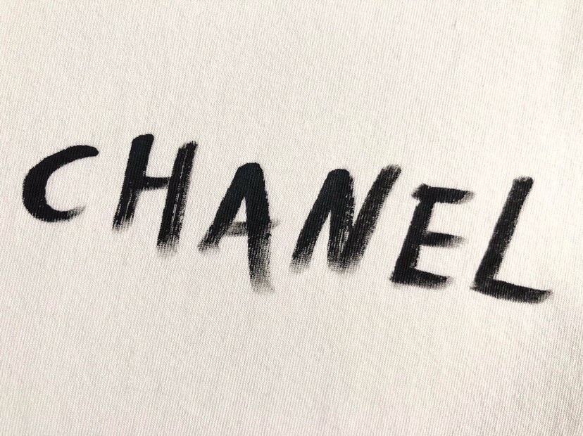 CHANEL 香奈儿最新最顶级手绘款前后幅呼应质感短袖，款短袖，顶级纯棉品质原单短袖，顶级制作工艺进口面