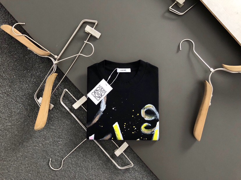 LOEWE 罗意威 最新最顶级多彩se手绘款质感短袖圆领T恤，款短袖，顶级纯棉品质原单短袖，顶级制作工艺